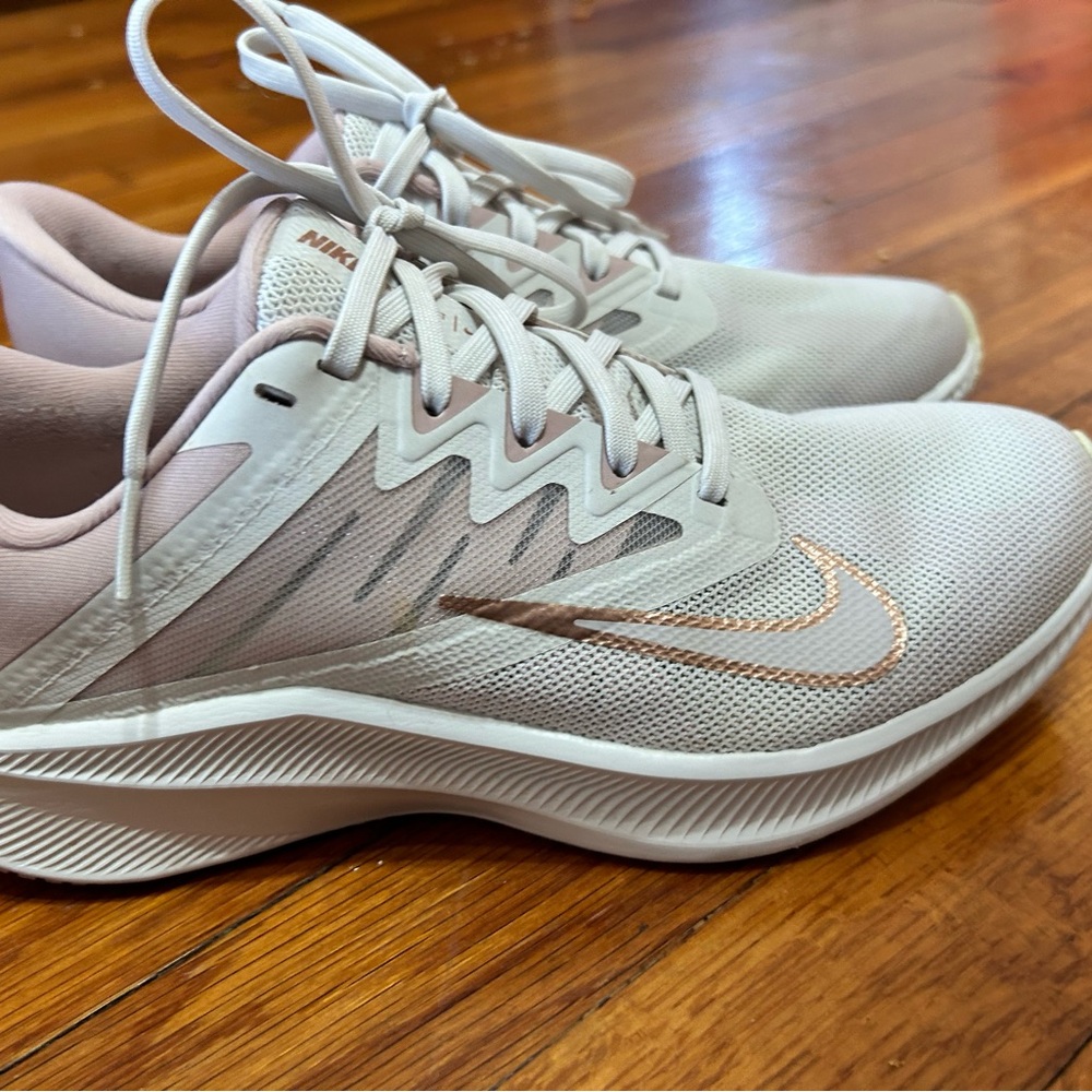 Women’s light pink Nike shoes size 7 - Picture 6 of 8